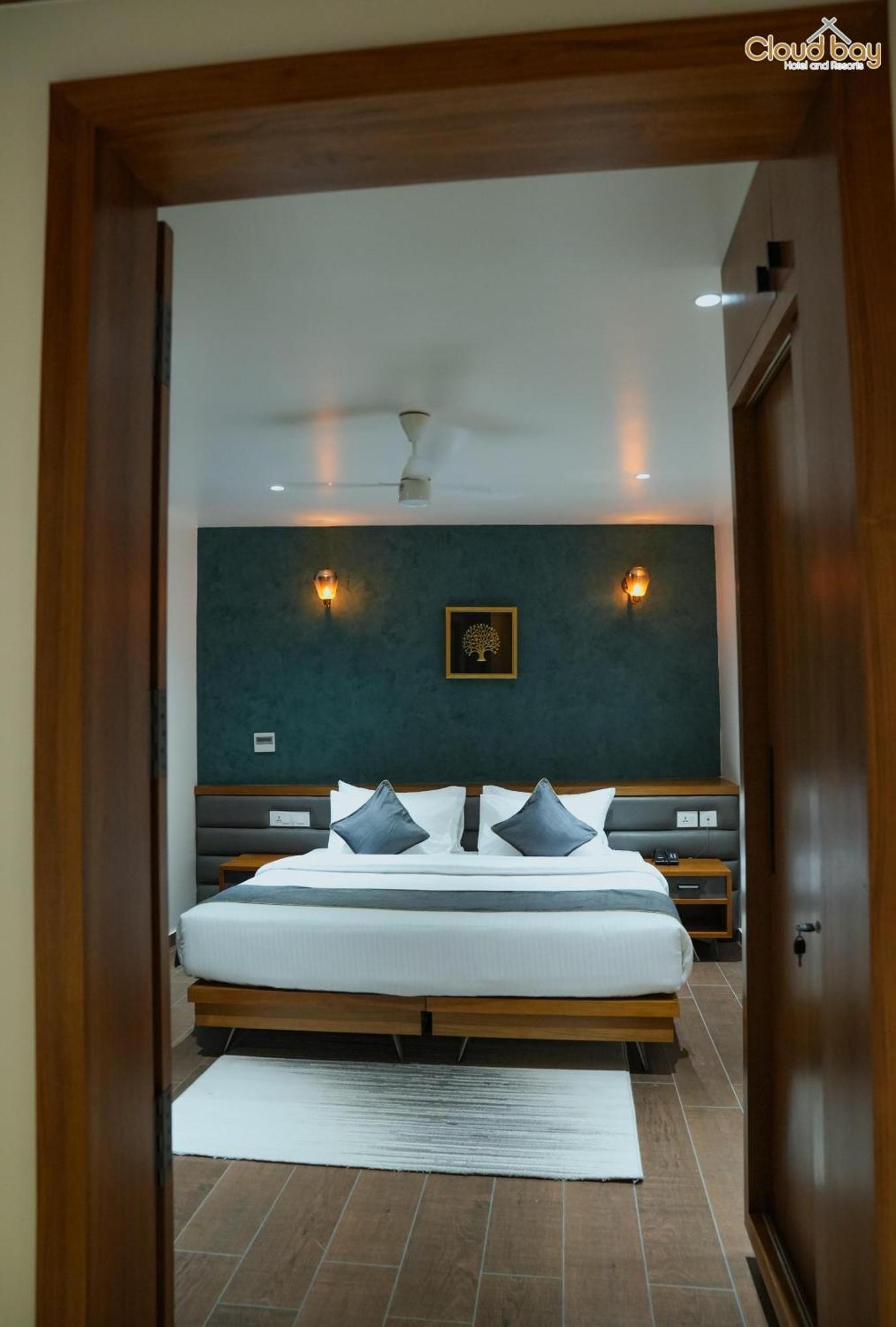 Hotel Cloud Bay Manjeri Exterior photo