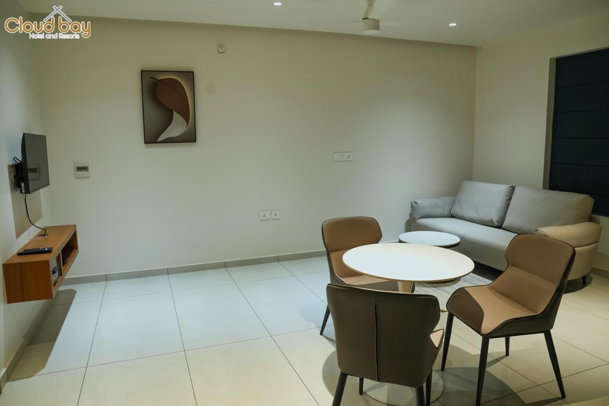 Hotel Cloud Bay Manjeri Exterior photo